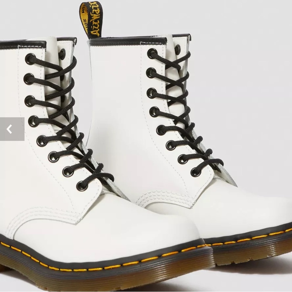 EUC Dr.Martens  1460 White boots Sz 7 ~$170